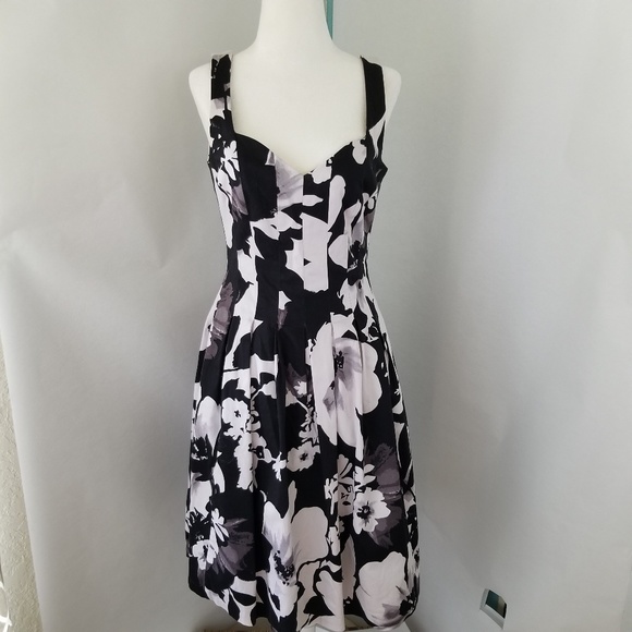 White House Black Market Dresses & Skirts - White House Black Market Flower Design Dress